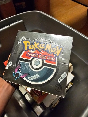 POKEMON TEAM ROCKET 1ST EDITION BOOSTER BOX WOTC 2000 Sealed Mint Charizard