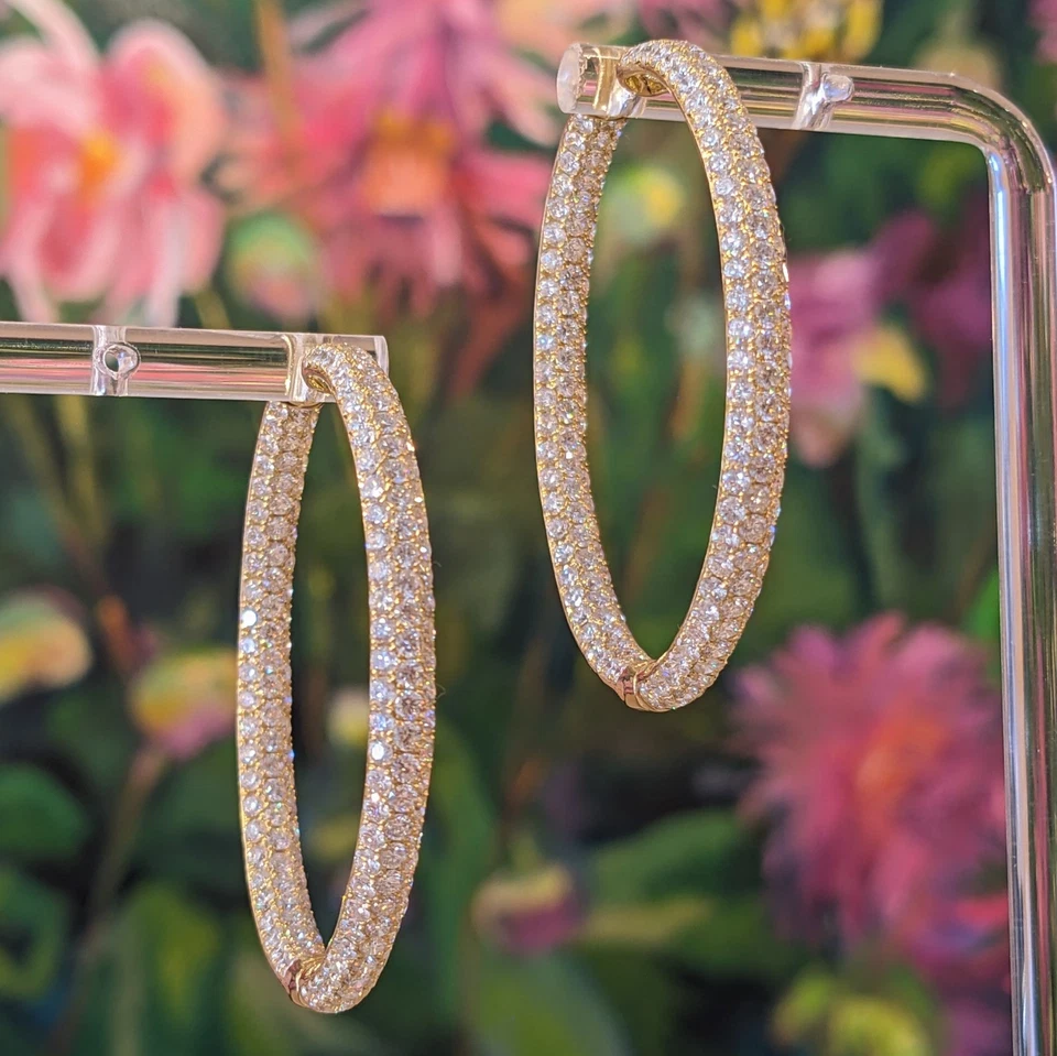 Aretes tipo argolla de diamantes pavé ovalados de 9,96 quilates de adentro hacia afuera en oro amarillo de 18 k -HM2702RS