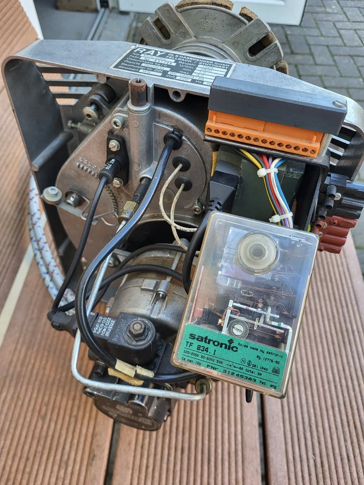 Ray Ölbrenner, Typ: Multi 2000 mit neuen Brennerrohr/Flammrohr dazu beiliegend - Bild 4 von 4