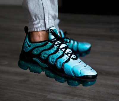 teal vapormax plus