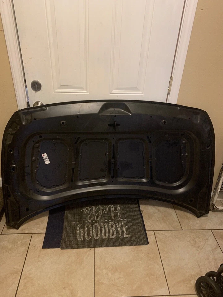 capó para un Hyundai Accent 2018 Foto 2 de 4