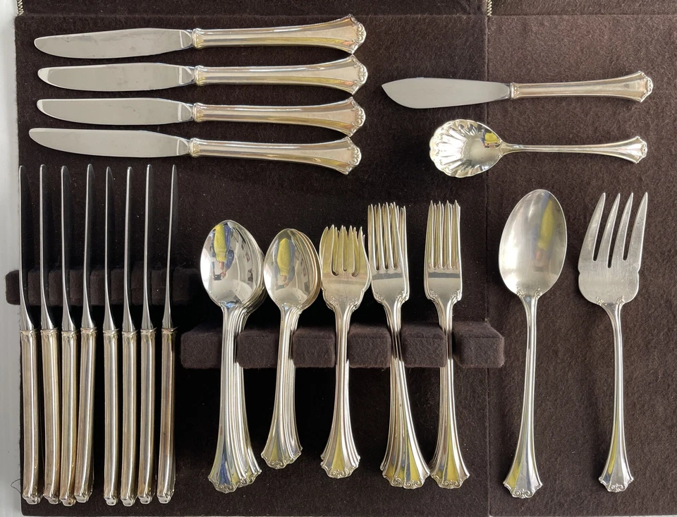 64 piezas Reed & Barton French Chippendale cubiertos servicio 12 + extras Foto 4 de 4