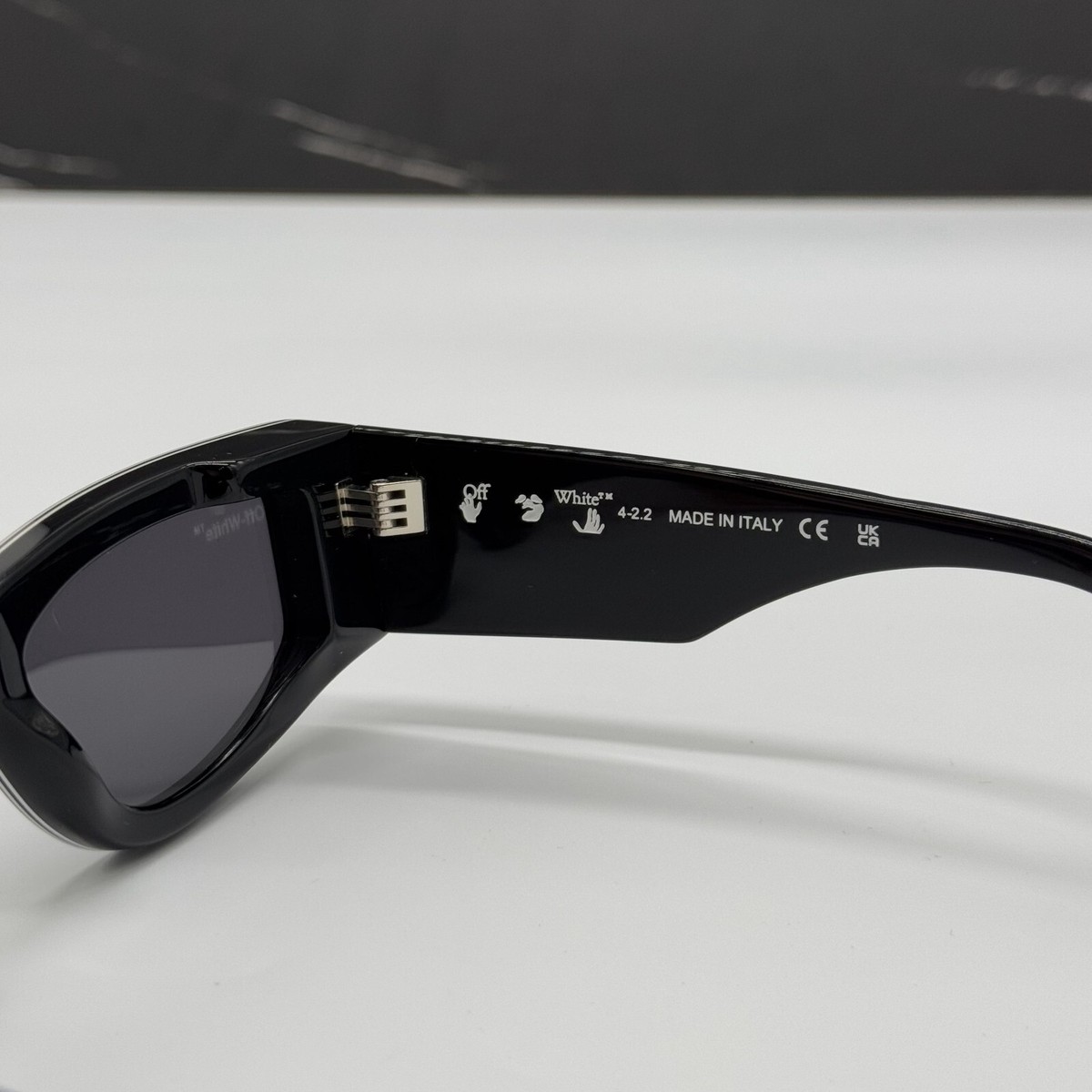 NEW OFF-WHITE SUNGLASSES, BLACK WHITE CAT EYE SUNGLASSES OFF-WHITE