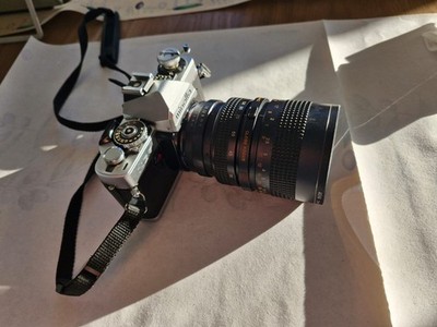 Minolta XG2 Kamera mit rmc tokina 35-105mm Objektiv und Hoya 72mm Skylight 1a
