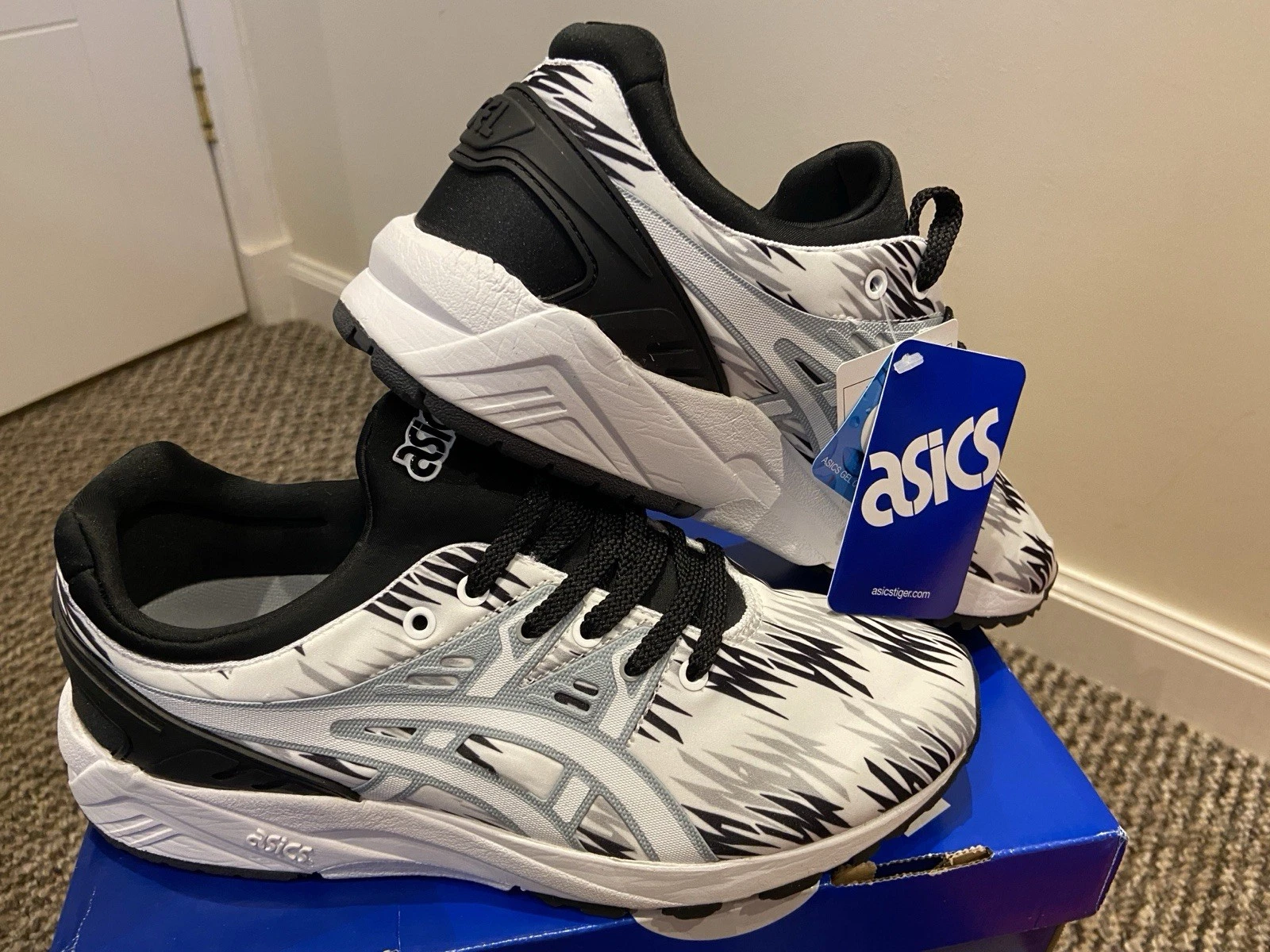 ASICS Gel Kayano Evo Scarpe da Ginnastica Uomo Nero Bianco Taglia UK 4 5