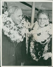 1939 College Of Pacific Coach Dr Amos Alonzo Stagg Wife & Leis Sports 7X9 Photo
