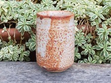 Tasse à thé ancienne en céramique japonaise signée Shino Mino Ware Yunomi