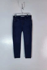 Levi Strauss Signature Gold Women's 31 by 30 12M Pull-On Shaping Skinny Jeans