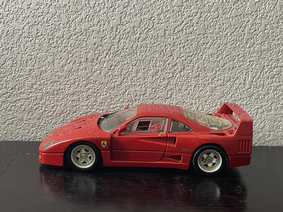 Hot Wheels 1:18 Scale Diecast  Ferrari F40 1988 Red Model Car - Image 4 of 4