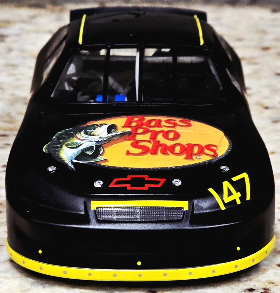 2006 年 #1 Martin Truex Jr Bass Pro Shops Monte Carlo SS 轨道测试 1:24 压铸 — 第 2/4 张图片