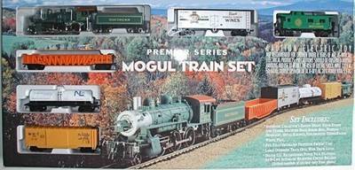 HO Scale Train 2-6-0 SOUTHERN MOGUL Complete Set New in Box IHC #313