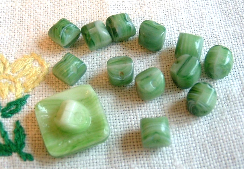 13 Vintage 1930's Green Slag Glass Buttons ~ 12 Diminutive 1/4" & 1 Square 9/16" - Image 4 of 4