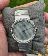 LA D de DIOR. ACIER SERTIE DE 60 DIAMANTS. RÉVISÉE. FONTIONNE. REF IL6
