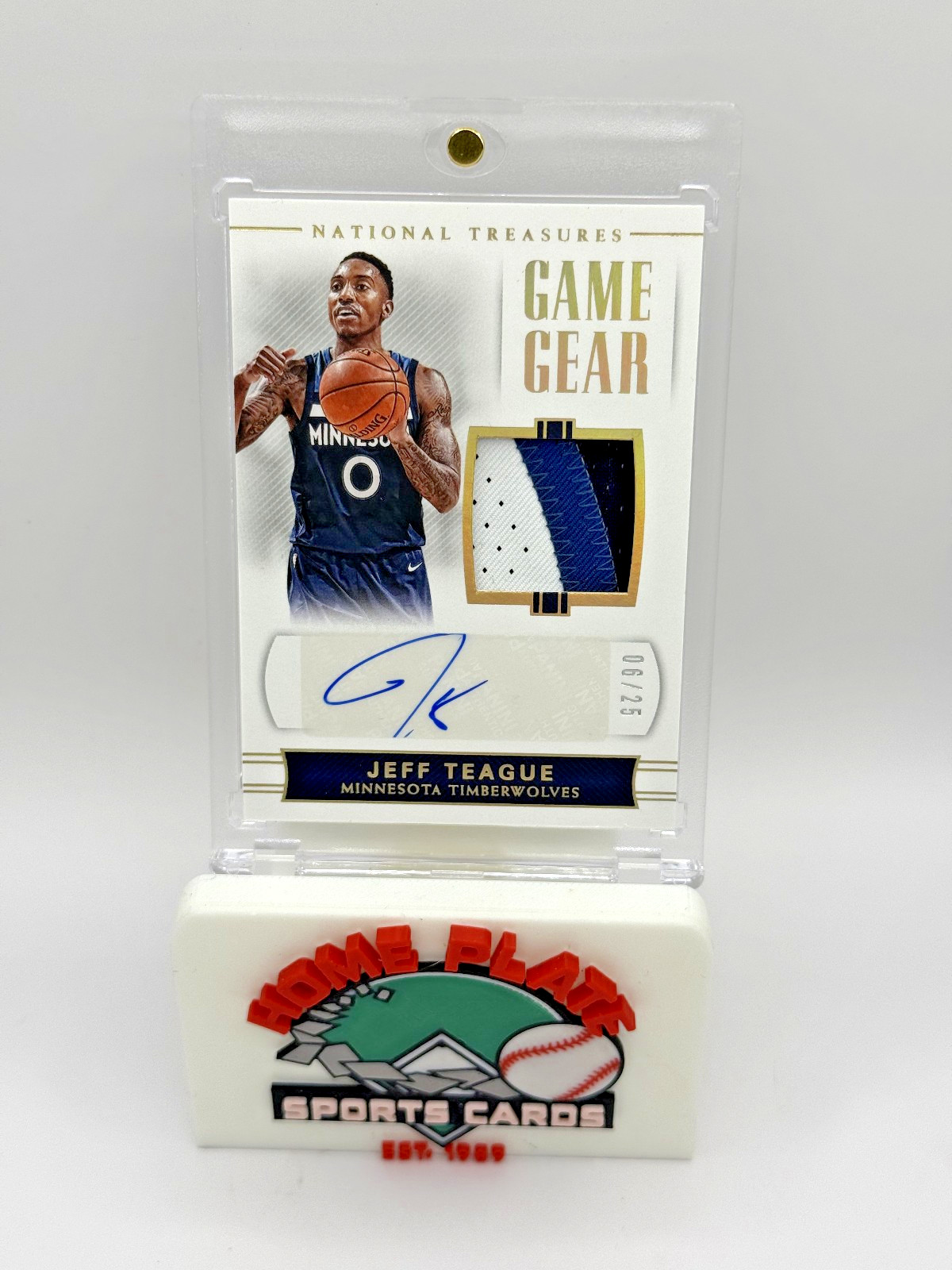 2017-18 National Treasures Jeff Teague Game Gear Game Worn Patch Auto /25