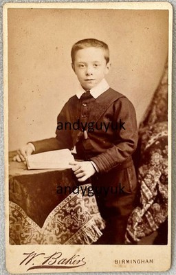 CDV JUNGE LESEBUCH VON BAKER BIRMINGHAM ANTIKES FOTO SCHICKER ANZUG VIKTORIANISCH