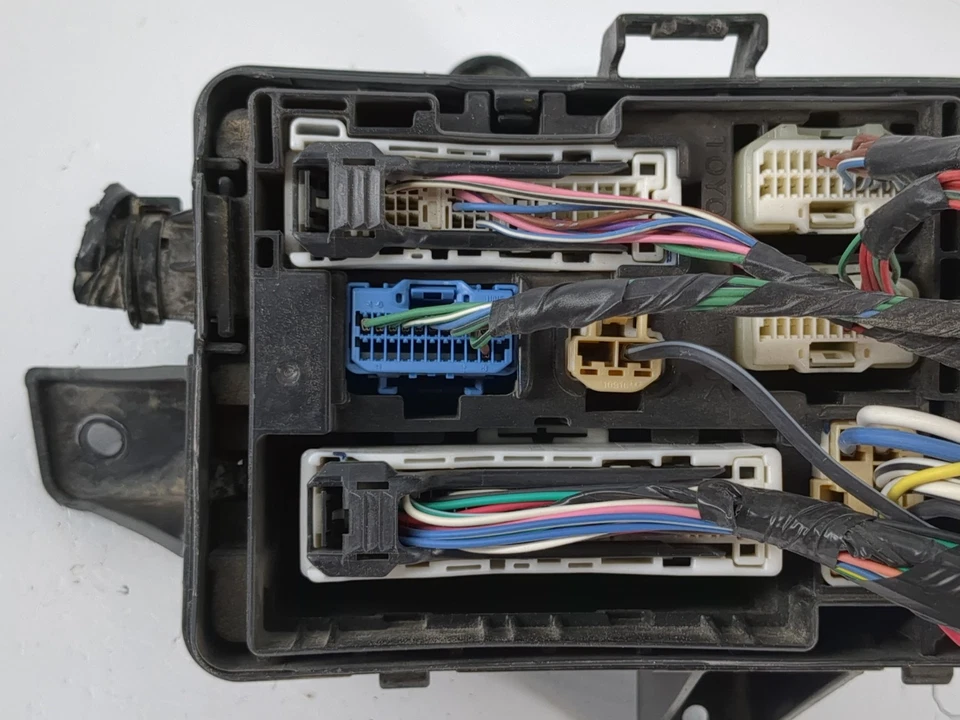 Módulo de relé de caja de fusibles Toyota Tundra 2010-2010 NI3NB Foto 3 de 4