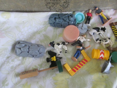 Small farm accessory lot hay bales cows New Ray Safari LTD - Picture 2 of 7