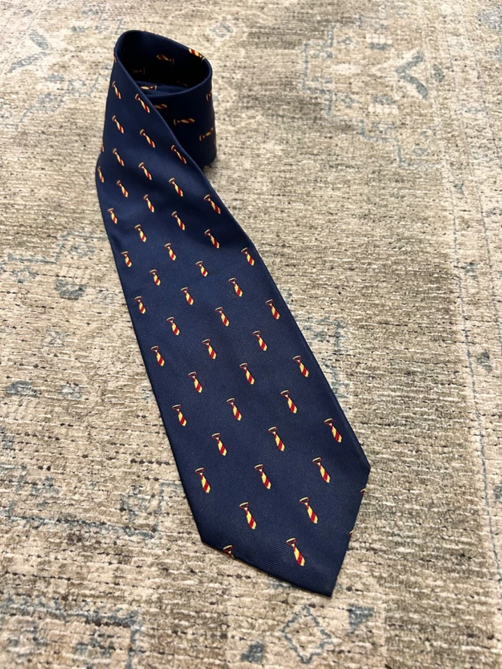 Corbata Paul Frederick azul rojo amarillo divertida bordada criatura preppy Foto 2 de 4