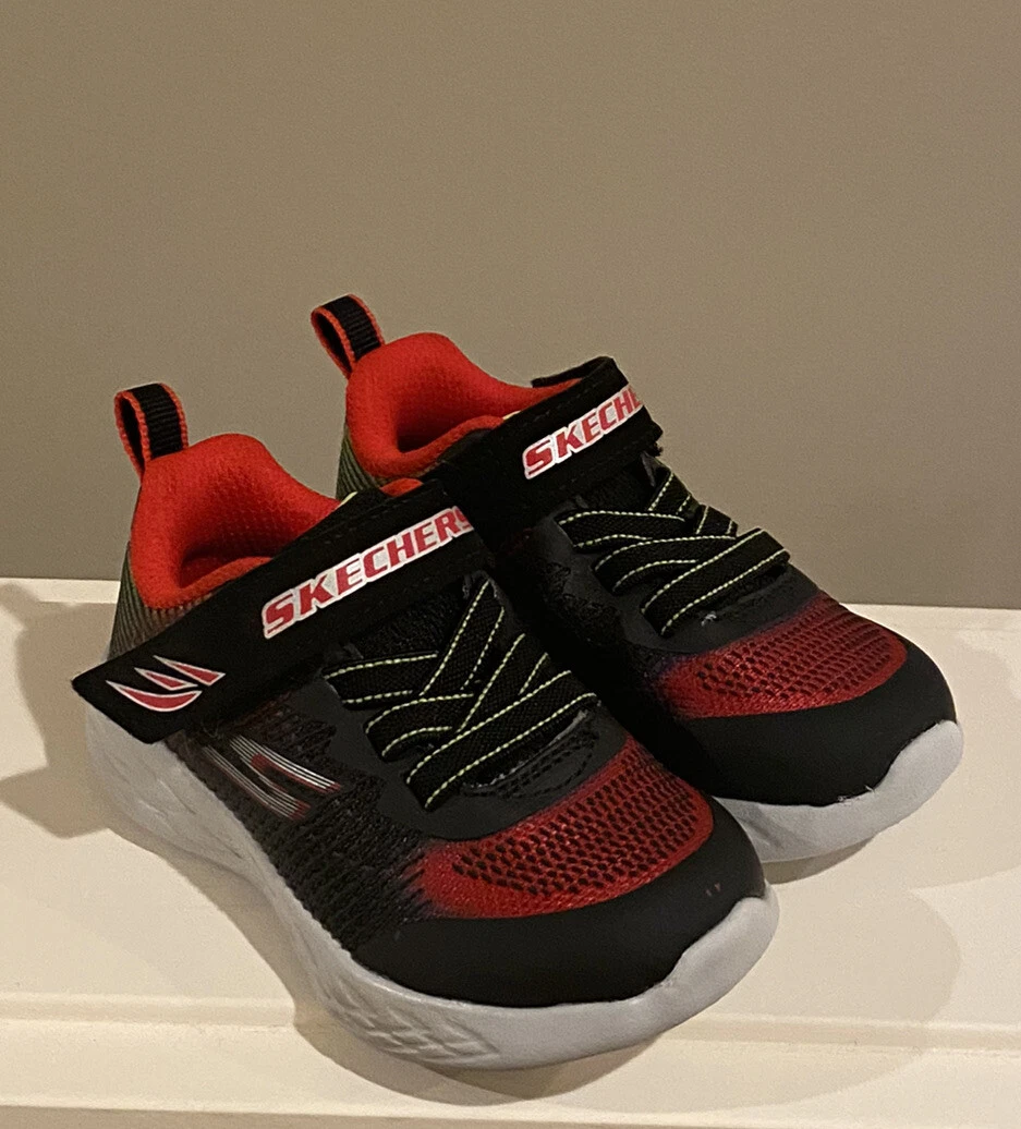 Boys skechers top size 5
