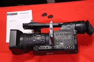 Panasonic AG-HMC150P AVCCAM 3CCD HD Video Camera, 5 batteries, tested working.