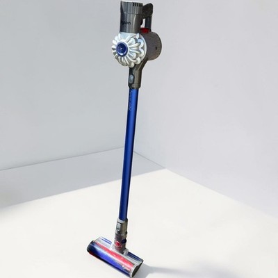 Dyson V6 Fluffy Kabelloser Handstaubsauger. Nagelneue Batterie und Filter
