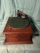 Antique Oak Victor Victrola IV Phonograph 