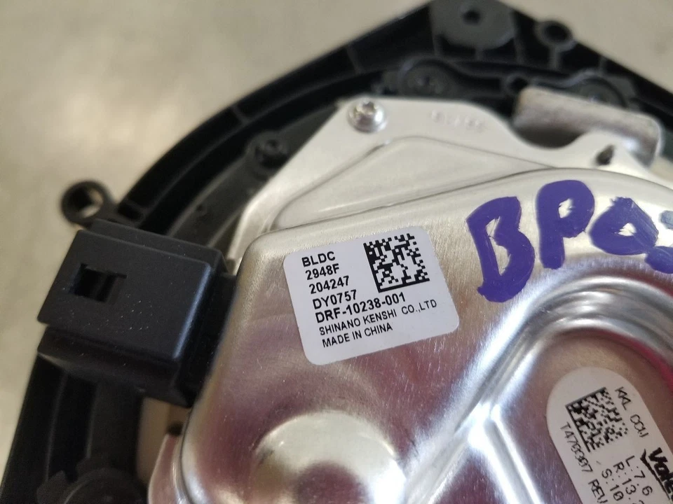 24 2024 宝马 230i COUPE 交流电加热器 BLOWER 发动机 — 第 3/4 张图片