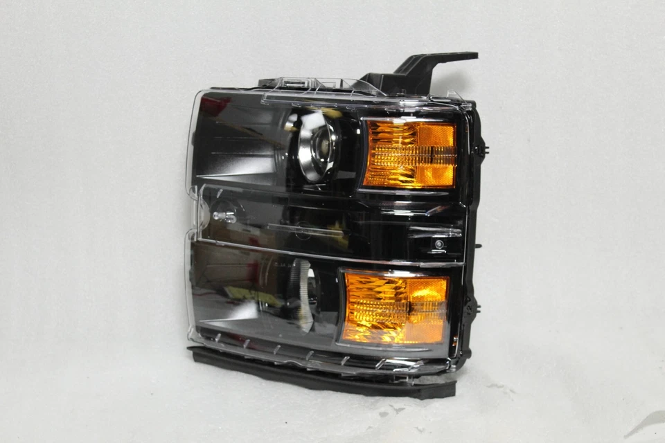 OEM 2015 - 2018 CHEVROLET SILVERADO 2500 3500 HD HEADLIGHT HALOGEN LEFT BLACK - Image 2 of 4