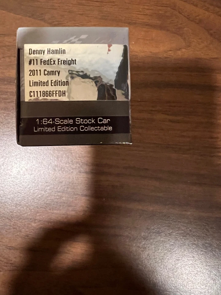 Denny Hamlin 2011 #11 FedEx Freight Joe Gibbs Camry 1/64 NASCAR Foto 2 de 3