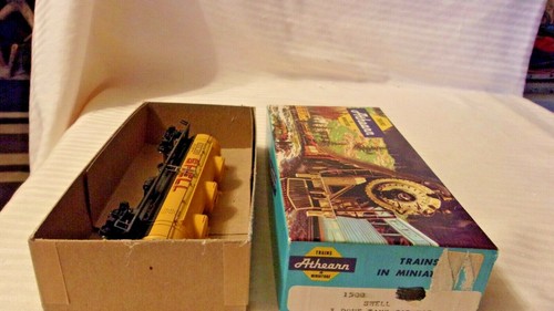 HO Scale Athearn 3 Dome Tank Car, Shell Oil Company Yellow, #2005 Built