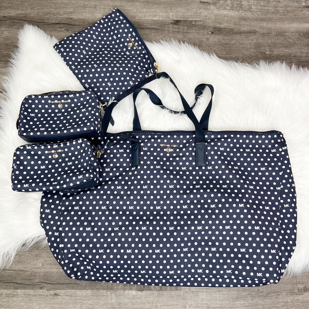 【Michael Kors】ジェットセット ポルカドットトラベルキット Michael Kors Navy Polka Dot Large Jet Set Nylon Packable