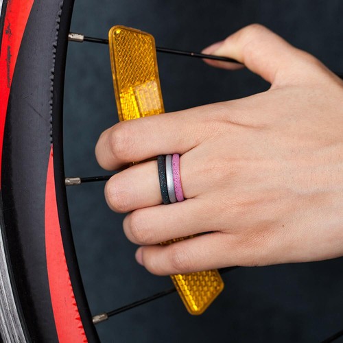 Women's Ultra Thin and Stackable Silicone Rings Wedding Bands - 7 Pack 2.5mm - Picture 6 of 10