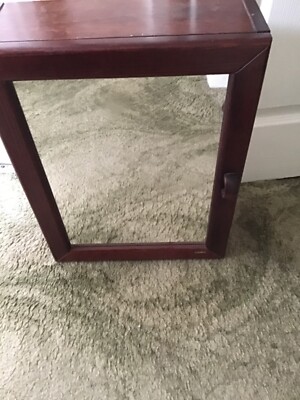ein Palisander Müller Wandspiegelschrank mit dunkler Holzoberfläche Mitte 20. Jh.