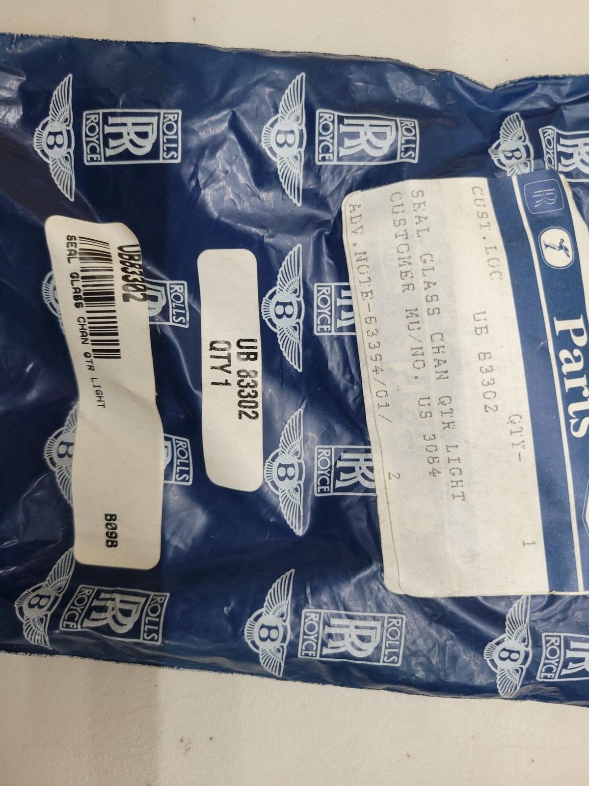 Rolls Royce / Bentley Seal Glass Chan Quarterlight UB83302