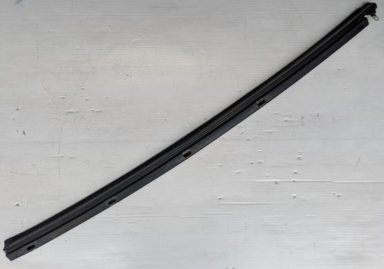 FERRARI 456 LEFT DOOR OUTER WINDOW GLASS WIPER 65432500