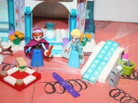 Lego Disney Princess 41062 Elsa's Sparkling Ice Castle Near Complete
