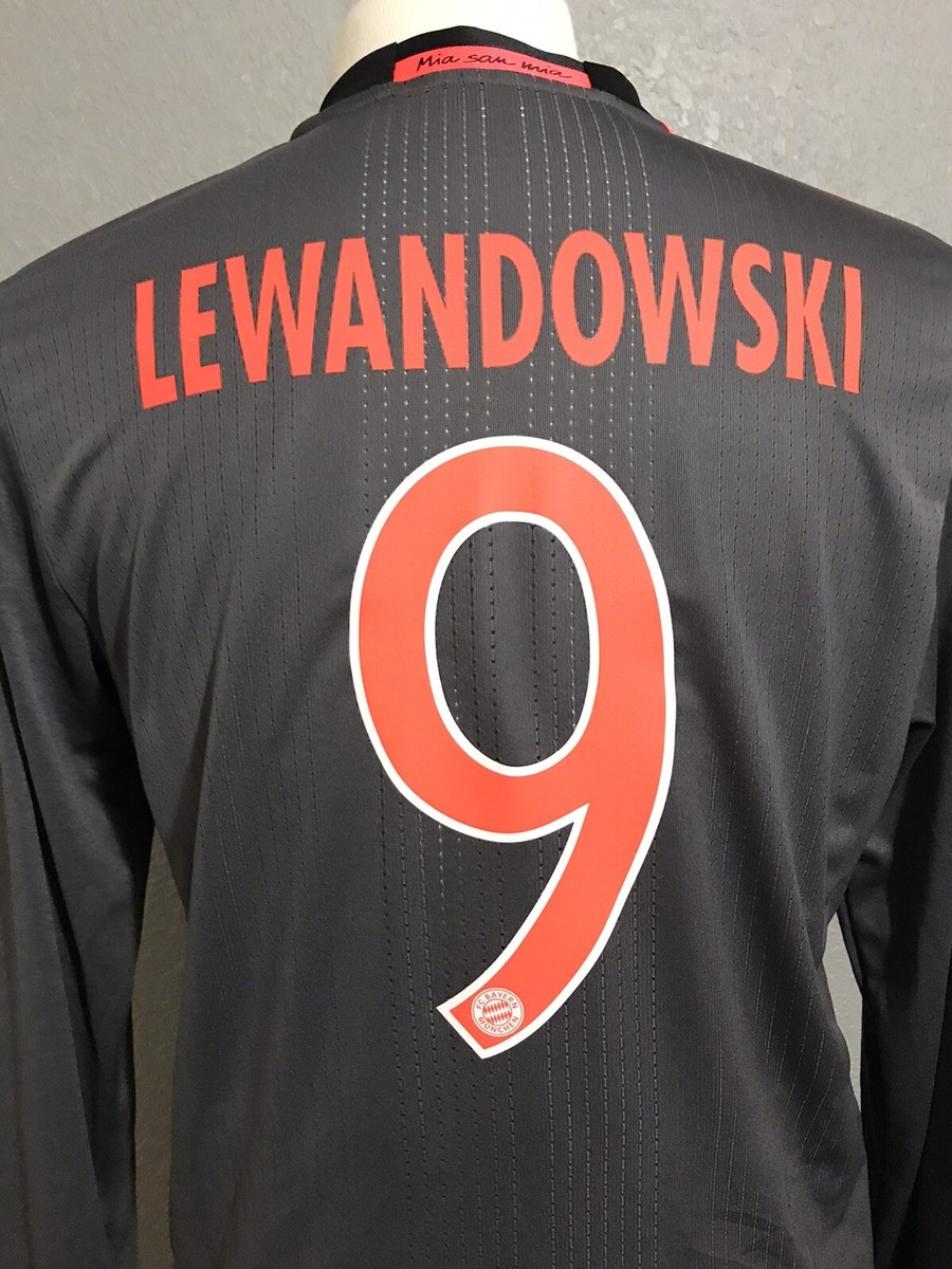 Bayern Munich Germany Lewandowski Player Issue Football