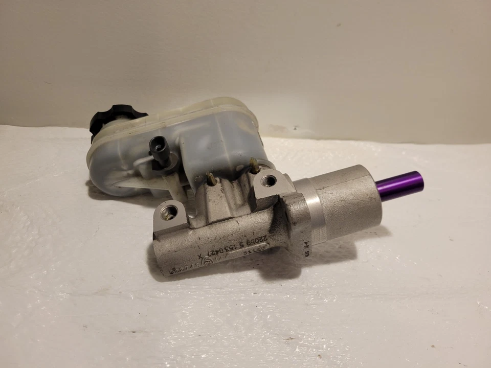 Saturn Vue 2005 cilindro maestro de freno depósito e interruptor Foto 3 de 4