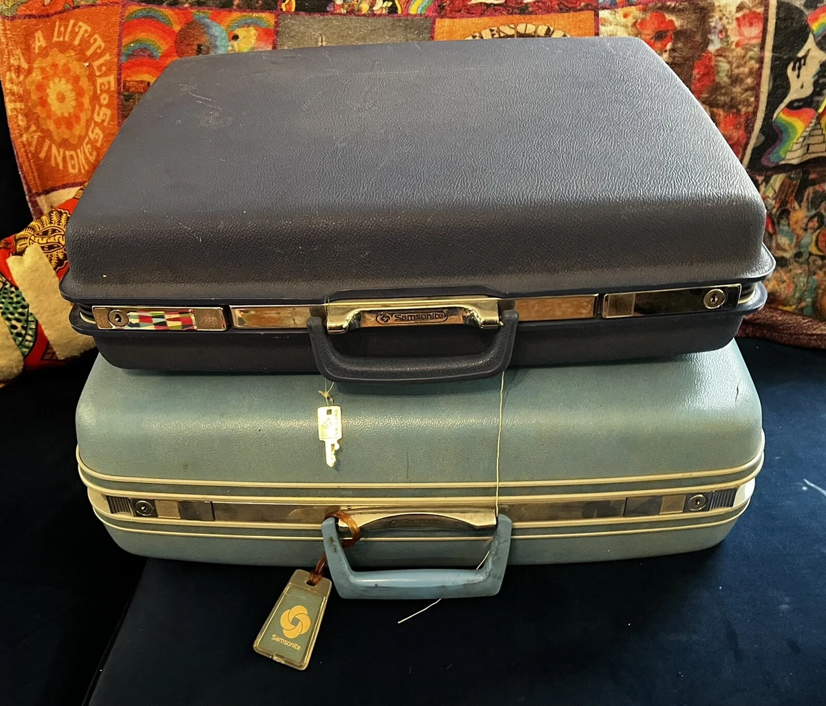 Lot - A VINTAGE LOUIS VUITTON HARD SHELL LUGGAGE GROUP