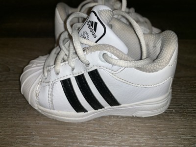 kids black tennis shoes