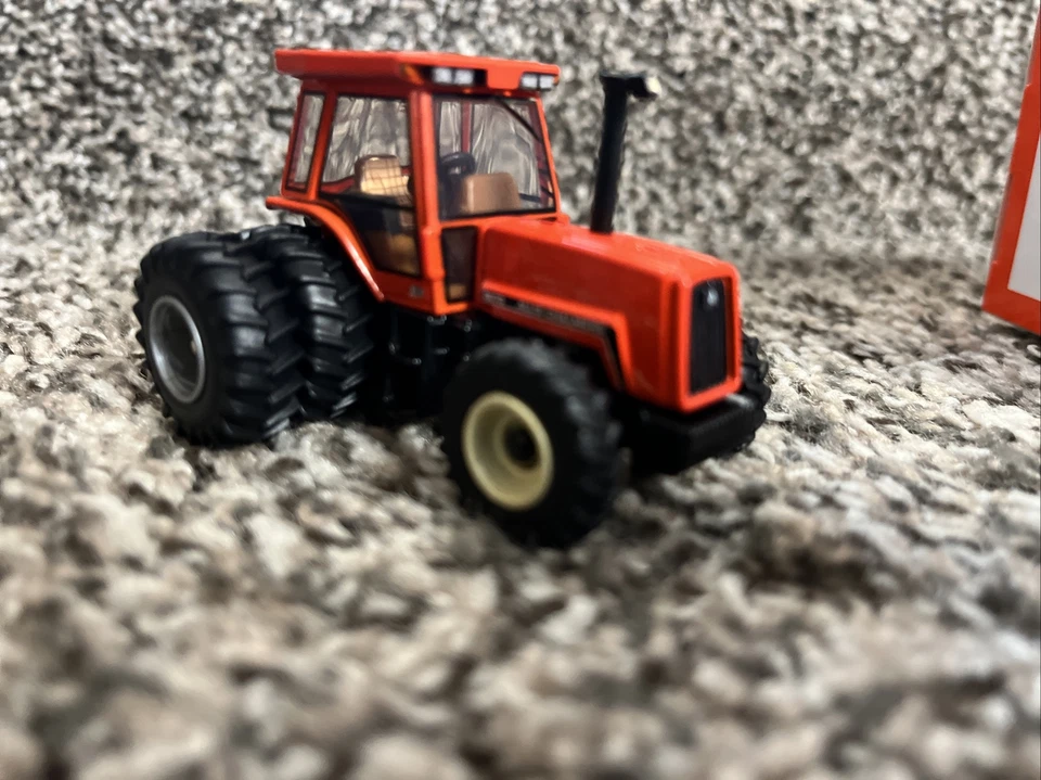 2022 NFTM Edition ERTL 1:64 ALLIS-CHALMERS 8070 Tractor w/DUALS NEW!! - Image 4 of 4