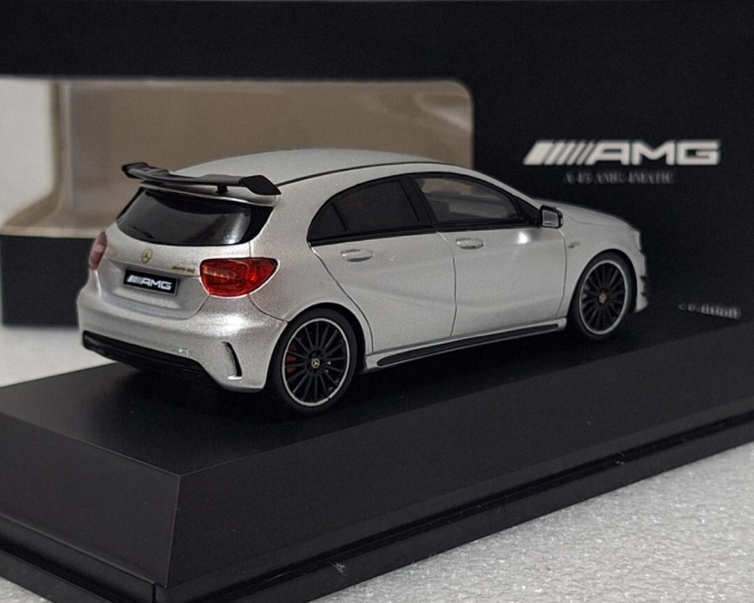 Mercedes-Benz A45 AMG (W176) 4MATIC Iridium Silver 1:43 Spark B6