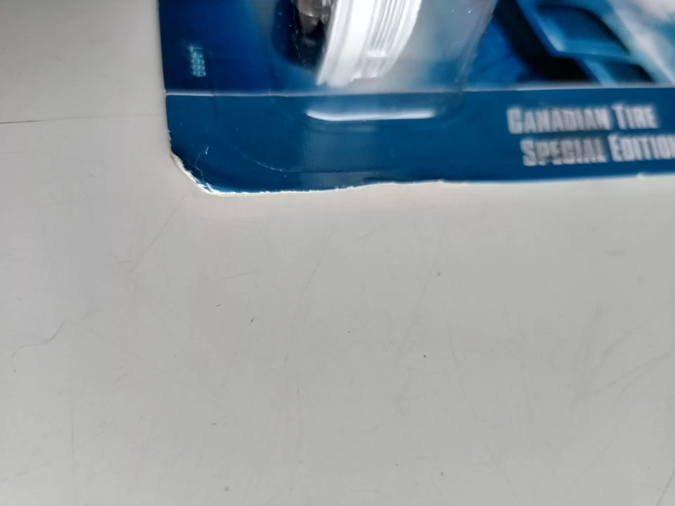 Neumático canadiense Hot Wheels Chevy C3500 edición especial - muy raro - nuevo en caja Foto 4 de 4