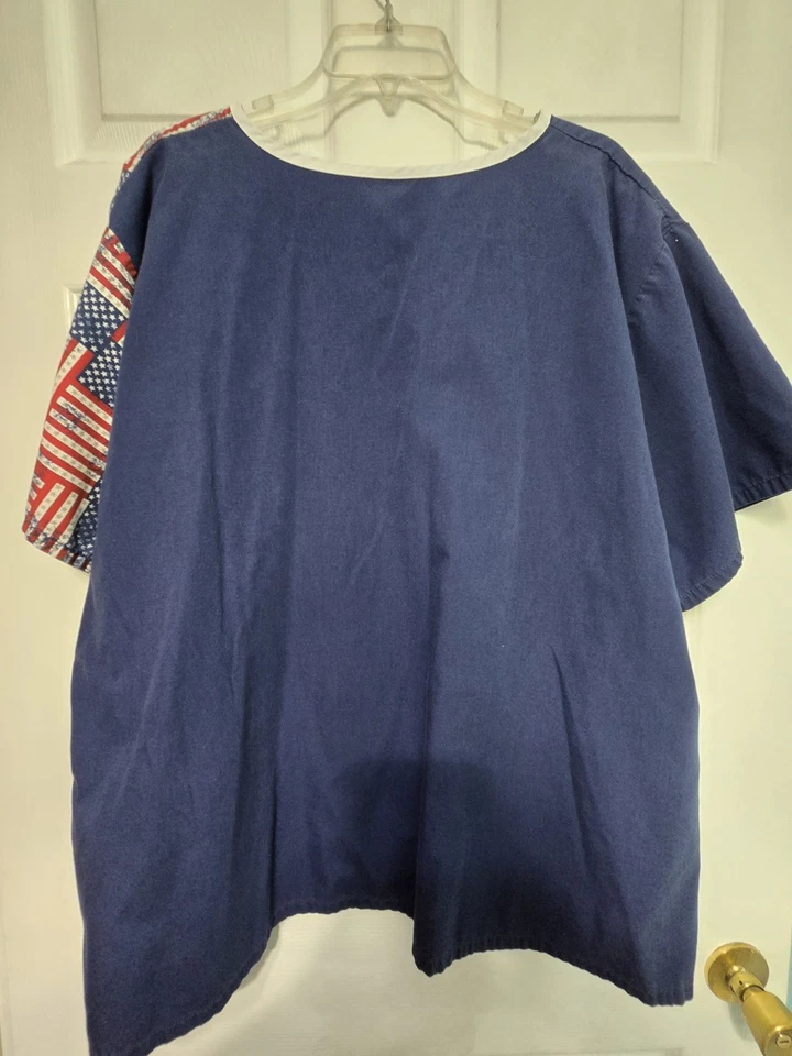 TAFFORD Scrub TOP size 3XL-RED/White/BLUE Flag Print V-Neck-Chest 30.5"/L 28.5" - Image 2 of 4