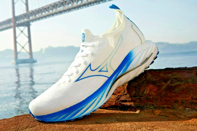 Mizuno Wave Neo Wind Men's OR Women's sizes 8.5 White / Blue READ DESCRIPTION