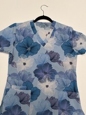 GT Performance Floral Scrub Top Size Medium Blue Purple V-Neck Short Sleeve 3926