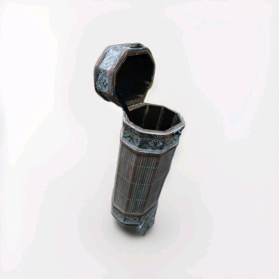 Antiguo bote de almacenamiento de bambú de 13 1/2 pulgadas de alto X 4 pulgadas de ancho. Foto 3 de 3