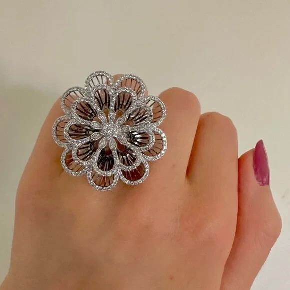 Cluster Big Flower Design White Cubic Zirconia & 935
