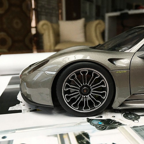 Welly 1/18 Scale Porsche 918 Spyder Diecast car Door open & close Silver Gray - Picture 6 of 12