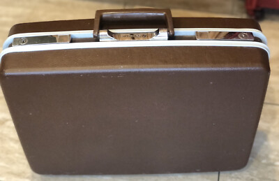 Vintage Samsonite Hardshell Travel Luggage Suit case (No keys But Opens)